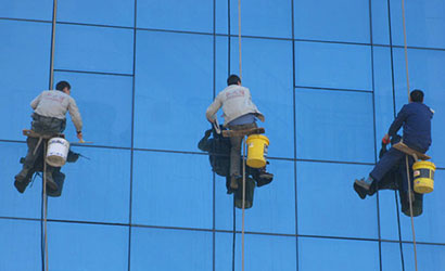 高空擦玻璃的污水別亂排，這樣收集處理才靠譜